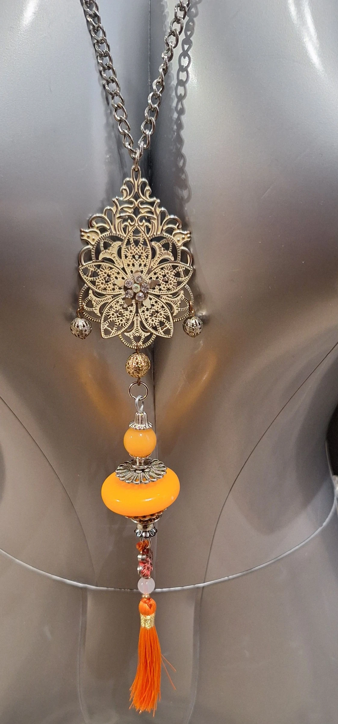 Cadena larga con colgante y charms – photo 2